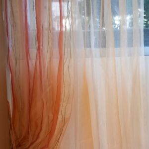 ΚΟΥΡΤΙΝΑ ΔΙΠΛΗ ΜΕ ΕΝΣΩΜΑΤΟΜΕΝΟ ΕΣΩΤΕΡΙΚΟ ΥΦΑΣΜΑ ΓΚΟΦΡΕ ΟΡΓΑΝΤΙΝΑ ΚΑΙ ΕΞΩΤΕΡΙΚΟ ΟΡΓΑΝΤΖΑ ΠΟΡΤΟΚΑΛΙ ΜΕ ΠΡΑΣΙΝΟ 1 Χ 3,30 ΥΨΟΣ