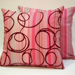 μαξιλάρι φούξια με κύκλους 40 χ 40