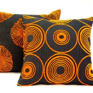 μαξιλαροθήκη με πορτοκαλί κύκλους 45 χ 45