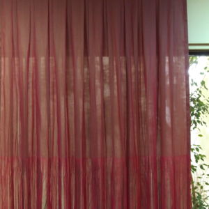 κουρτίνα με κρόσσια ενσωματωμένα φούξια σε διάσταση 1,20 χ 2,68 ύψος