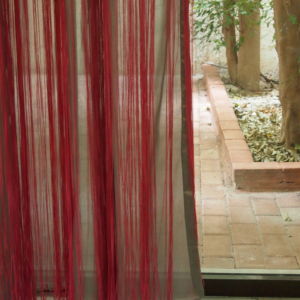 κουρτίνα με κρόσσια ενσωματωμένα φούξια σε διάσταση 1,20 χ 2,68 ύψος