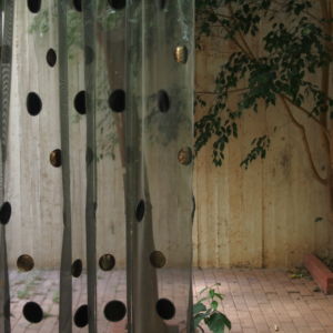 κουρτίνα διάφανη με κύκλους μαύρους σε διάσταση 0,70 χ 2,80 ύψος