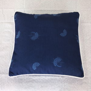 μαξιλαροθήκη μπλε με κοχύλια και λευκό ρέλι 45 χ 45