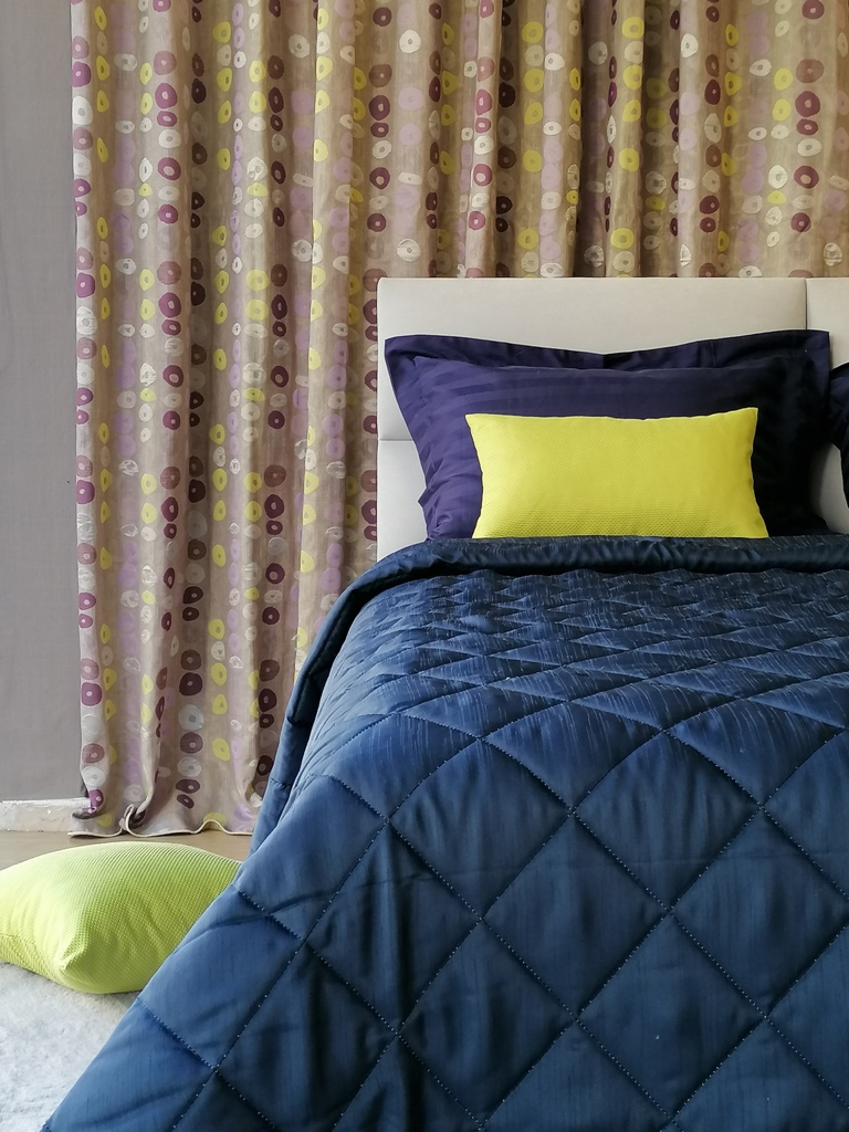 κουρτίνα πουά με μωβ και κίτρινους κύκλους σε διάσταση 2,80χ2,57 ύψος με ραφή τρουκς