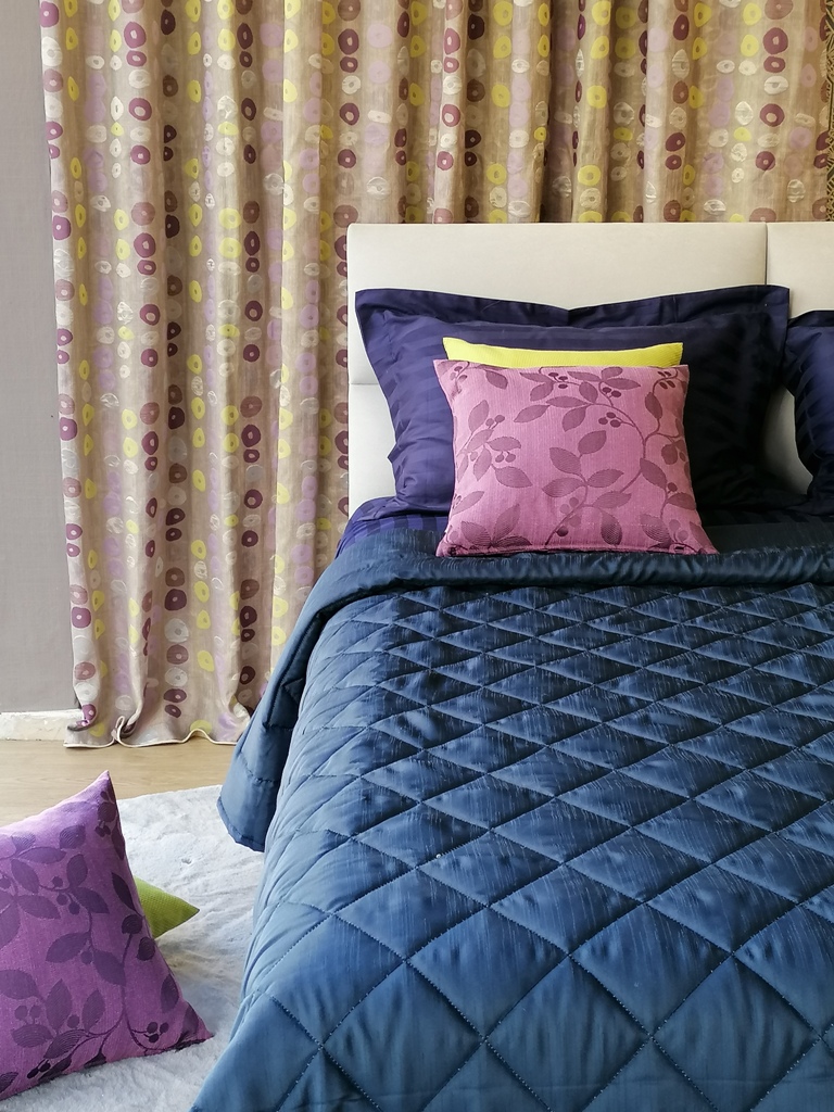 κουρτίνα πουά με μωβ και κίτρινους κύκλους σε διάσταση 2,80χ2,57 ύψος με ραφή τρουκς