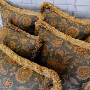 Μαξιλαροθήκη 55 χ 55 φλοράλ και τρέσσα χρυσή περιμετρικά