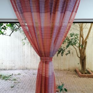 κουρτίνα ραμμένη καρώ, ημιδιάφανη και πολύχρωμη με διαστάσεις 1,26 χ 2,18 ύψος