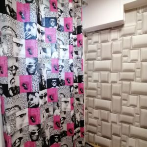 κουρτίνα ραμμένη με τρουκς μαύρο φουξια σχέδιο και διάσταση 1.30 χ 2,58 ύψος