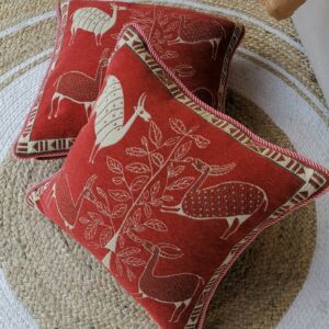 Μαξιλαροθήκη διακόσμησης με ζώα σε χρώμα κεραμιδί , μπεζ και διαστάσεις 42 χ 42