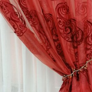 Κουρτίνα ραμμένη διάφανη με μπορντώ λαχούρι και διάσταση 1,70 χ 2,45 ύψος