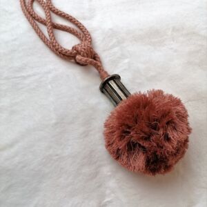 δέστρα κουρτίνας παστέλ ροζ με μεγάλη φούντα