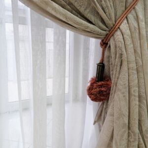 δέστρα κουρτίνας παστέλ ροζ με μεγάλη φούντα