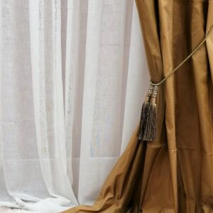 κουρτίνα ταφτάς ραμμένη με διαστάσεις 0,60 χ 2,50 ύψος