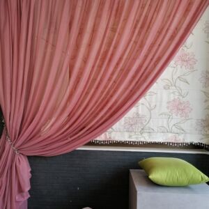 ρόμαν με κέντημα λουλούδι σε παστέλ τόνους και διατάσεις 1,30 χ 2,00 ύψος