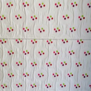 ρόμαν ραμμένο με φόντο λευκό και πολύχρωμες κουκίδες σε διαστάσεις 1,10 χ 2,00 ύψος