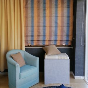 ρόμαν ραμμένο ριγέ μπλε-ώχρα με τελείωμα κρύσταλλο και διαστάσεις 1,53 χ 1,95 ύψος