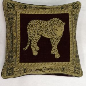 Μαξιλαροθήξη διακόσμησης μπορντώ με σχέδιο tiger και ραφή με κορδόνι περιμετρικά μαύρο και τελείωμα με φερμούαρ