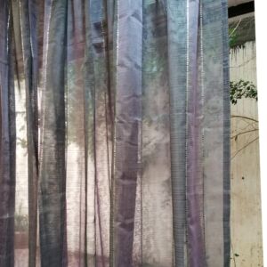 Κουρτίνα διάφανη οργάντζα ,ριγέ καφέ -πράσινο με διάσταση 1,97 χ2,63 ύψος και ραφή vanity.Ηκουρτίνα περιέχει 2,50 μέτρα ύφασμα .