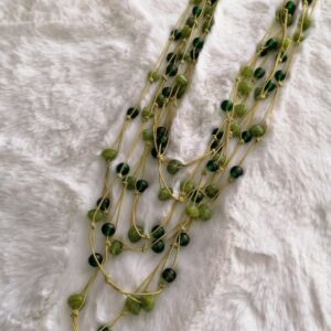 Λαχανί δέστρα κουρτίνας σε σχέδιο κολιέ και διάσταση 47 εκατοστά.