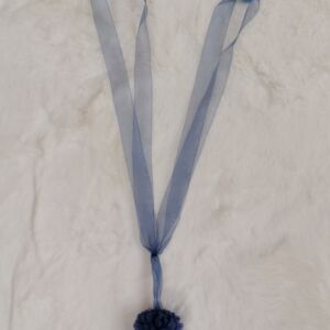 Μπλε- μωβ δέστρα μηκούς 40 εκατοστά από πολυέστερ.