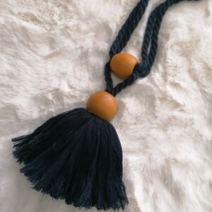 Παιδική δέστρα από ξύλο σε μπλε χρώμα με διάσταση δεσίματος 36 εκατοστά.