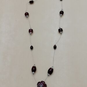 Μπορντώ διάφανη δέστρα με σχέδιο μαργαρίτα και μήκος δεσιάς 42 εκατοστά.