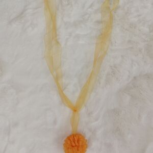 Πορτοκαλί δέστρα από οργάντζα με σχέδιο φουντάκι και μήκος δεσιάς 40 εκατοστά.