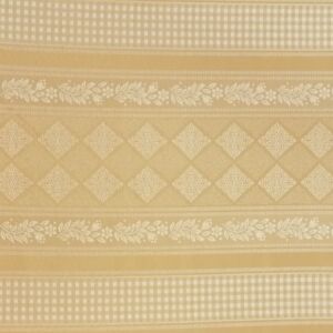 Ζακαρ ανάγλυφο ύφασμα επίπλωσης σε χρυσό χρώμα με πλάγια ρίγα και φαρδος τοπιού 2,80 μέτρα.