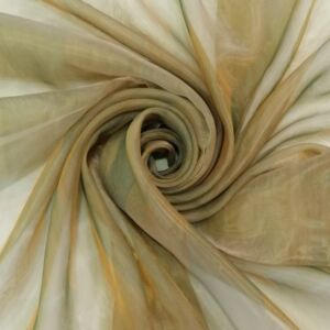 Οργάντζα διπλή με φαρδιά ρίγα σε λαδί χρυσό και φάρδος τοπιού 2,80 μέτρα.