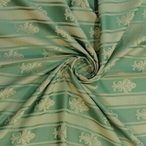 Υφασμα επίπλωσης damask από μπροκάρ με φάρδος τοπιού 1.40 μέτρα σε πράσινη απόχρωση.