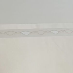 Υφασμα μπεζ γάζα μεφαρδιά φασα στο τελείωμα και διακριτικό σχεδιο και φάρδος τοπιού 2,80 μέτρα.