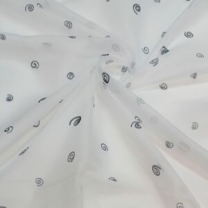 Υφασμα βουάλ διάφανο σε λευκό με μαύρους κύκλους και διασταση τοπιού 2.80 μέτρα φάρδος.