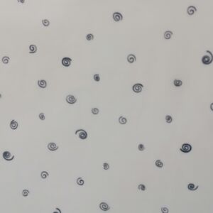 Υφασμα βουάλ διάφανο σε λευκό με μαύρους κύκλους και διασταση τοπιού 2.80 μέτρα φάρδος.