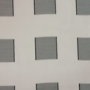 Υφασμα από γάζα σε λευκό ,γκρι χρώμα ,ημιδιάφανη με σχάδιο τετραγωνα και φάρδος τοπιού 2,80 μέτρα.