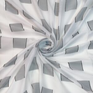 Υφασμα από γάζα σε λευκό ,γκρι χρώμα ,ημιδιάφανη με σχάδιο τετραγωνα και φάρδος τοπιού 2,80 μέτρα.