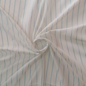 Υφασμα από σαντουκ γάζα σε απόχρωση λευκή με ρίγα μπλε και φάρδος τοπιού 2.80 μέτρα.