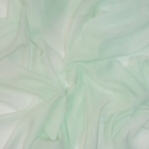 Βουαλάζ ύφασμα σε φυστικί απόχρωση με ελαφρια γυαλάδα και φάρδος τοπιού 2,80 μέτρα.