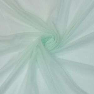 Βουαλάζ ύφασμα σε φυστικί απόχρωση με ελαφρια γυαλάδα και φάρδος τοπιού 2,80 μέτρα.