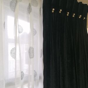 κουρτίνα πλαϊνό μαύρο με χρυσές λεπτομέρειες σε διάσταση 0,75 χ 2,26 ύψος