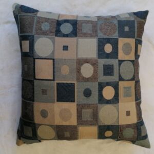 ΜΑΞΙΛΑΡΟΘΗΚΗ ΜΕ ΓΕΩΜΕΤΡΙΚ ΣΧΕΔΙΟ ΜΠΛΕ ΓΚΡΙ ΚΑΙ ΜΠΕΖ 0,45 Χ 0,45