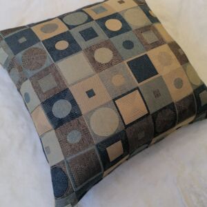 ΜΑΞΙΛΑΡΟΘΗΚΗ ΜΕ ΓΕΩΜΕΤΡΙΚ ΣΧΕΔΙΟ ΜΠΛΕ ΓΚΡΙ ΚΑΙ ΜΠΕΖ 0,45 Χ 0,45