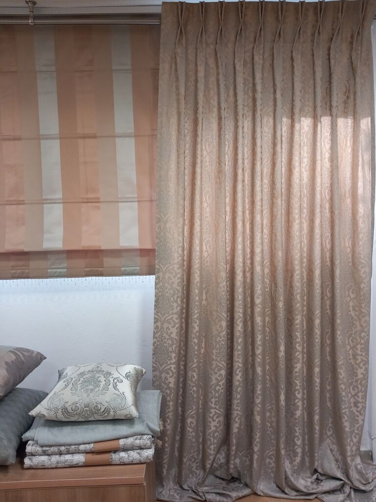 ΚΟΥΡΤΙΝΑ ΑΠΟ ΧΟΝΤΡΟ ΤΑΦΤΑ ΣΤΟ ΧΡΩΜΑ ΤΗΣ ΜΟΚΑ ΜΕ ΓΚΡΙΑΝΑΓΛΥΦΟ ΣΧΕΔΙΟ ΚΛΑΣΣΙΚΟΥ ΥΦΟΥΣ 1,ΟΟ Χ 2,72 ΥΨΟΣ